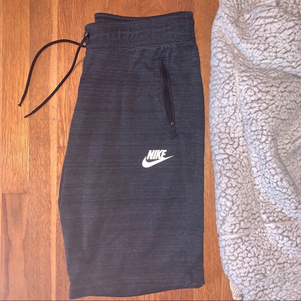 Nike Men’s Dark Grey Shorts